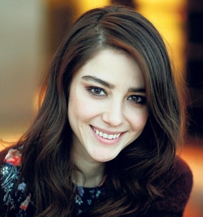 Özge Gürel-Turkish Actress-Stumbit Social Media Infos